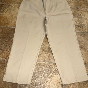 NWT Chico's So Slimming Katharine Crop Light Tan Basic Pants Women’s 2.5 (US 14)